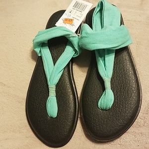 Sanuk yoga mat flip flops
